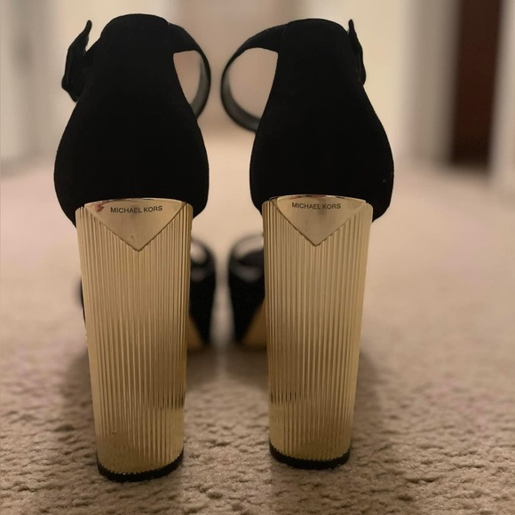 Michael Kors Black Sandal (used once: like new) - Picture 2 of 3